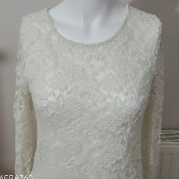 Forever 21 Lace Scalloped Long Sleeved top- white/cream- S - Picture 5 of 10
